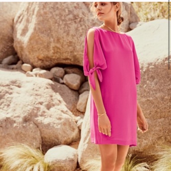 Vince Camuto Dresses & Skirts - Vince Camuto Cold Shoulder Hot Pink Shift Dress